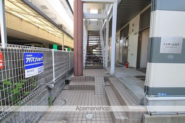 フォレスタ山手町の玄関写真