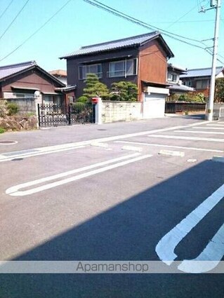 ドゥース　レシ　Ｂ[1K/31.79m2]の駐車場