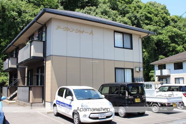 アーヴァンシャトーA棟の外観写真