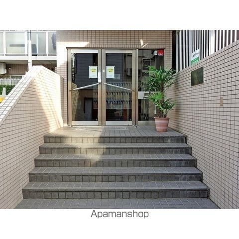 ポート旗の台の玄関写真