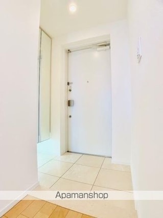 アパートメンツ三田[1LDK/55.57m2]の玄関