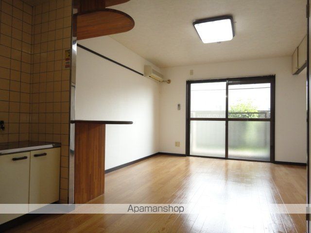 ロイヤルハイツ東八の内装写真