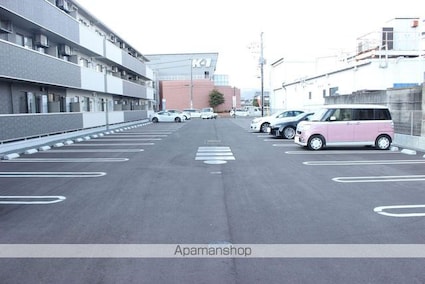 メゾン・ド・キャトルⅦ[1K/26.27m2]の駐車場