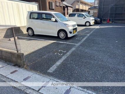 滋賀県湖南市中央５丁目[2DK/47m2]の駐車場