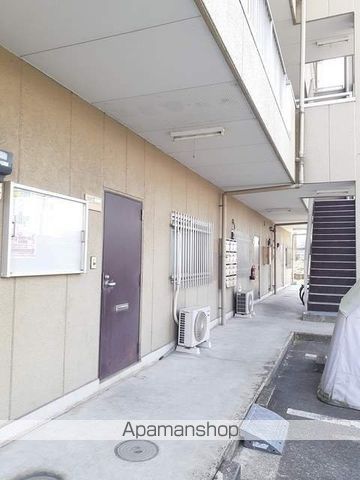 ブルージュ名和の玄関写真