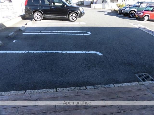 グラン・シャリオ[1R/32.94m2]の駐車場1