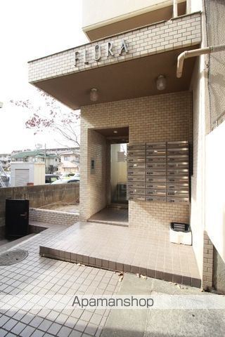 フローラ伊島の玄関写真