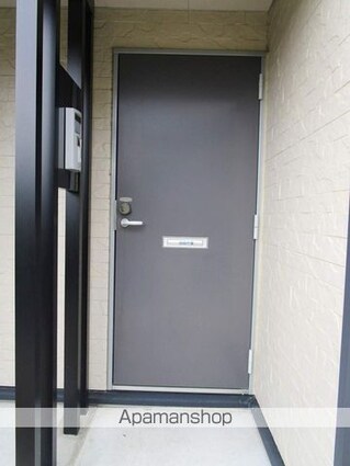 レオパレスアヴニール八幡[1K/28.02m2]のエントランス1