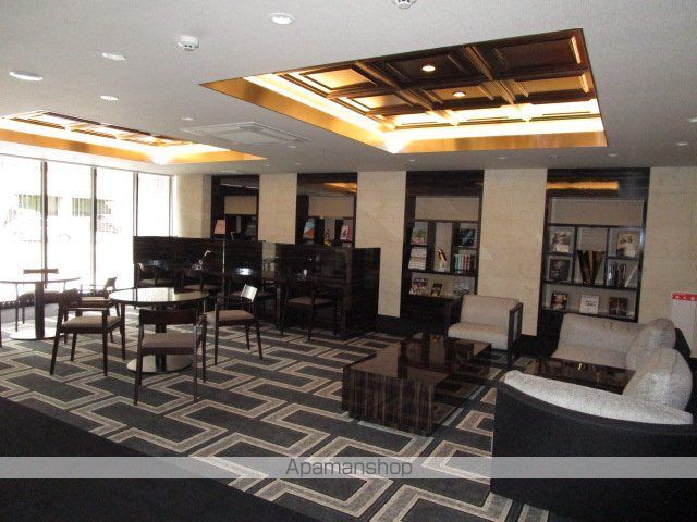 レーベン富山VALEST TOWERの玄関写真