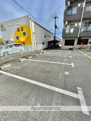 ベルシャトーむらじ[1R/18.05m2]の駐車場2