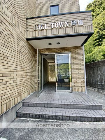 ヒルタウン岡場の玄関写真