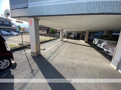 香川県高松市鹿角町[1K/44.72m2]の駐車場