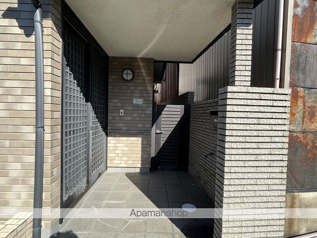 富山地鉄本線 電鉄魚津駅 徒歩11分 2階建 築47年の玄関写真