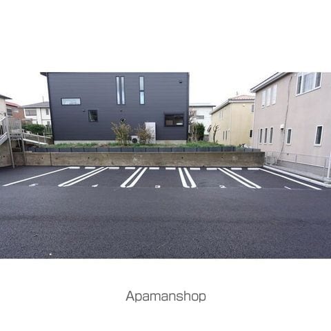 パインズガレージの外観写真