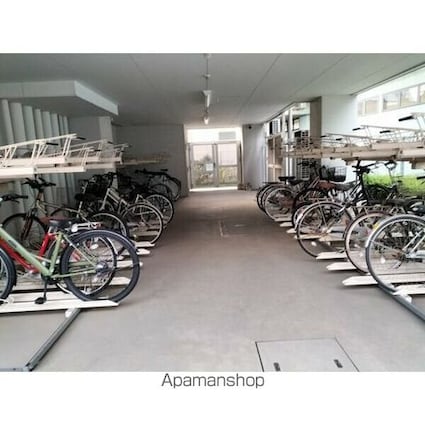 プラウドフラット富士見台[1K/21.54m2]の駐車場2