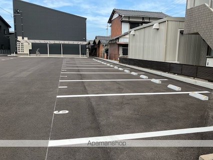 ヒメル[1R/36.43m2]の駐車場