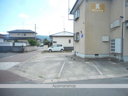 翼[1K/18.14m2]の駐車場