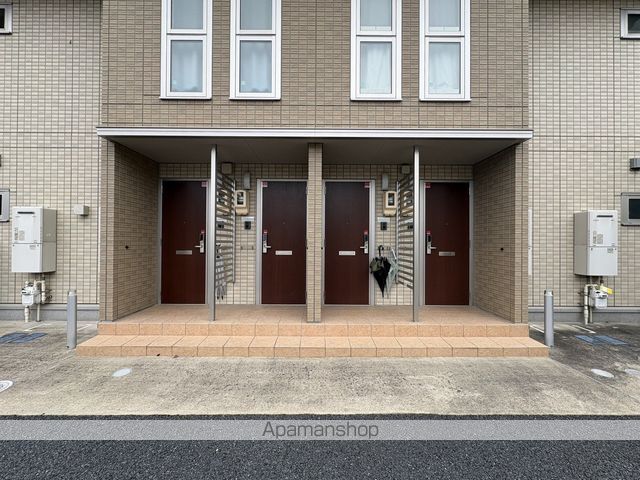 ブランドール勝川の玄関写真