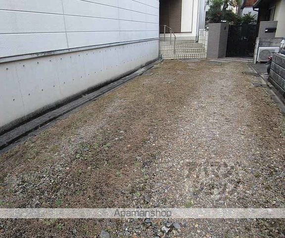 京都市烏丸線 北大路駅 徒歩22分 2階建 築38年の玄関写真