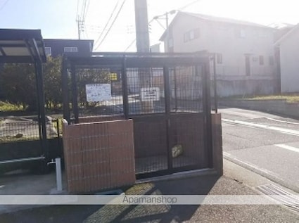 レオパレス山川東[1K/20.28m2]の駐車場2