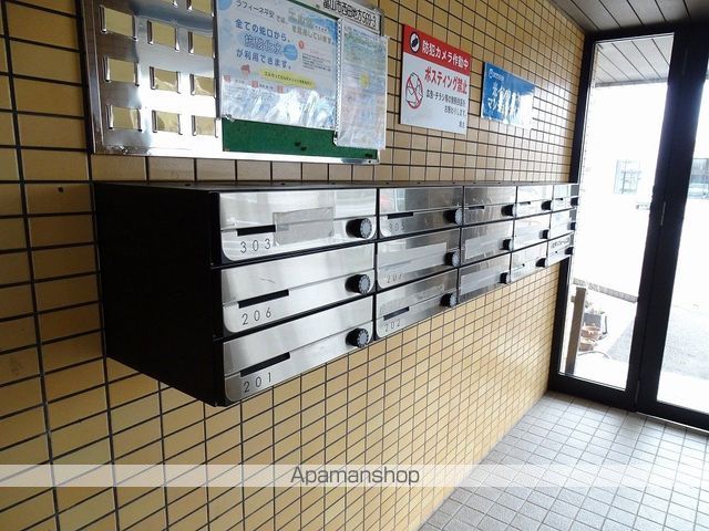 ラフィーネ平安の玄関写真