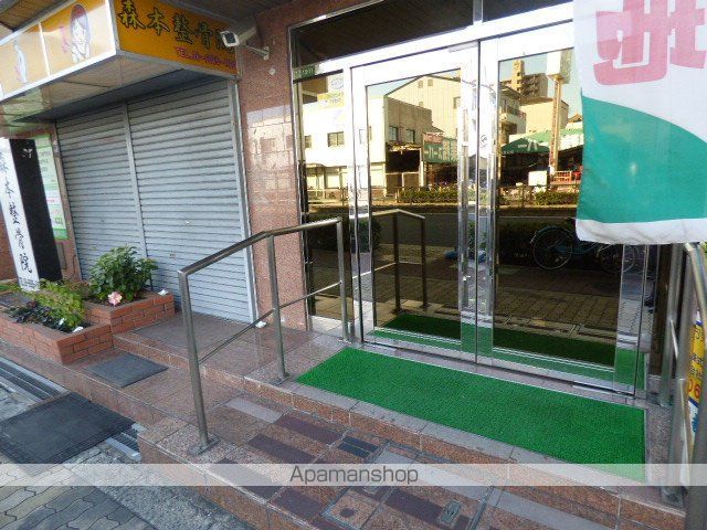 中央毎日ビルディングの玄関写真
