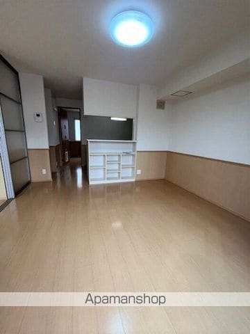 ＪＲ山陽本線 五日市駅 バス乗車時間：12分 最寄りバス停で下車 徒歩8分 2階建 築19年の内装写真