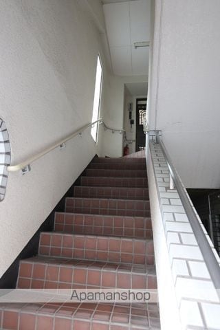 Y’Sビルの玄関写真