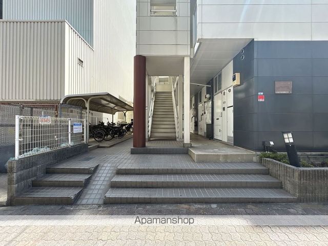 レオパレスリトル ベルの玄関写真