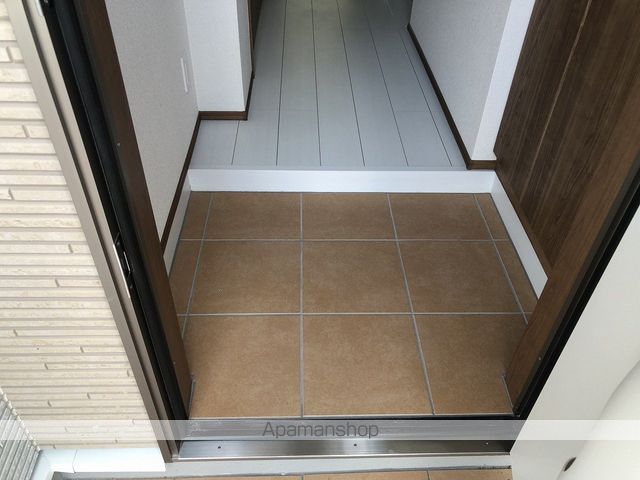 ＪＲ奥羽本線 高擶駅 徒歩8分 3階建 築2年の玄関写真
