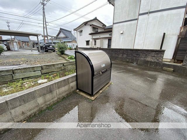 クレシア高木町の玄関写真