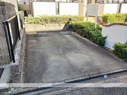 Ｍｏｏｎ　Ｐａｔｉｏ[1LDK/46.28m2]の駐車場