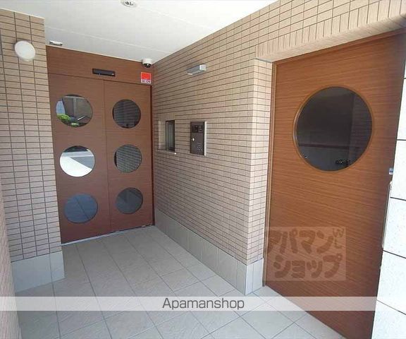 シュシュパルク太秦の玄関写真