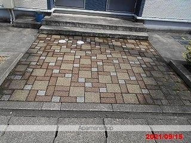 レオネクストあたごの玄関写真