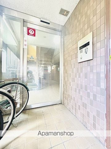サンティール太子橋駅前の玄関写真