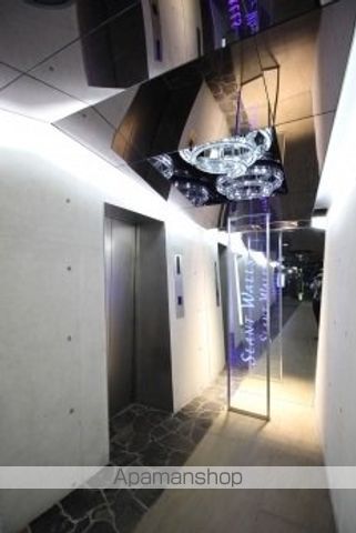 SLANT WALLSの内装写真