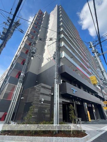 セレニテ新大阪カルムの玄関写真