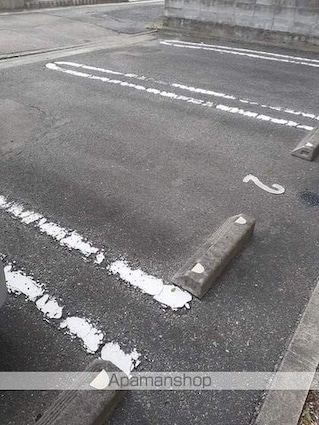 アンビエンテ[1K/35.18m2]の駐車場3