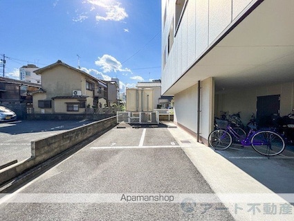 明山[1R/24m2]の駐車場
