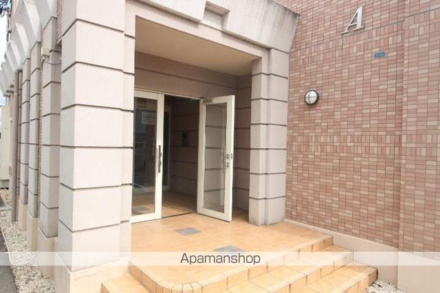 アヴィオン Aの玄関写真
