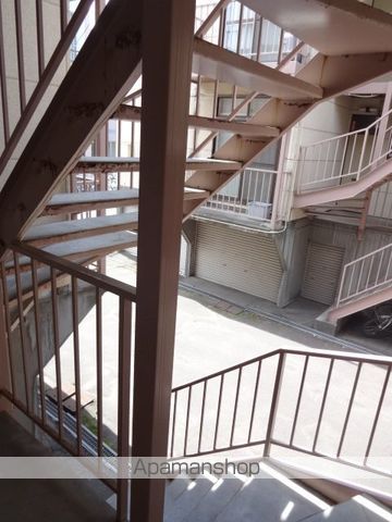 クレセントハウスB棟の玄関写真
