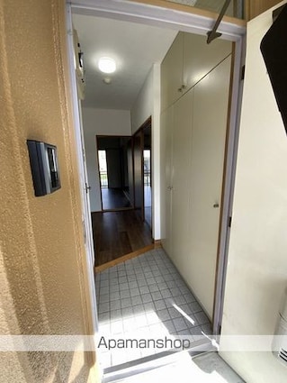 ウェスト・ヒルズ[1LDK/52.8m2]の玄関