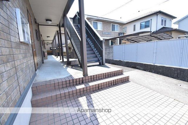 ベルタ松縄の玄関写真