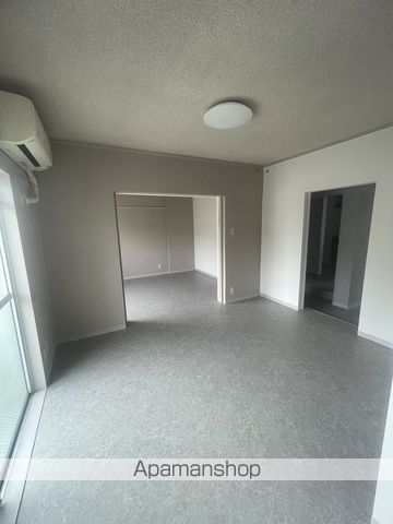 ロイヤル小曽根マンションの内装写真