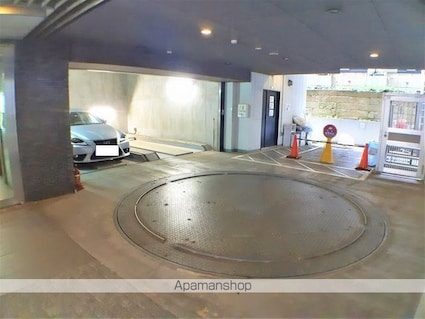 レジディア市谷薬王寺[1R/20.01m2]の駐車場