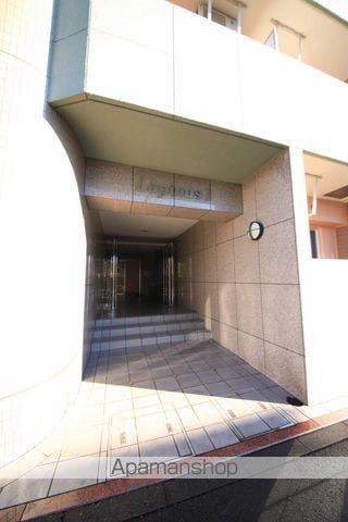 ルピナス1の玄関写真