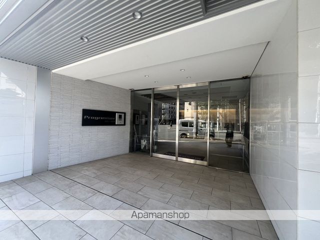 プログレッセ新大阪の玄関写真