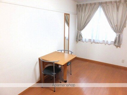 レオパレスストリーム[1K/23.71m2]の玄関