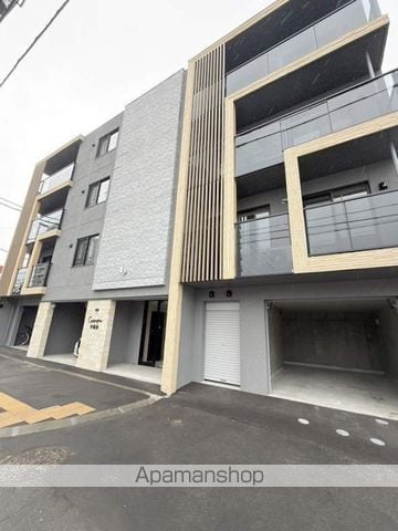 カレラ学園前の外観写真
