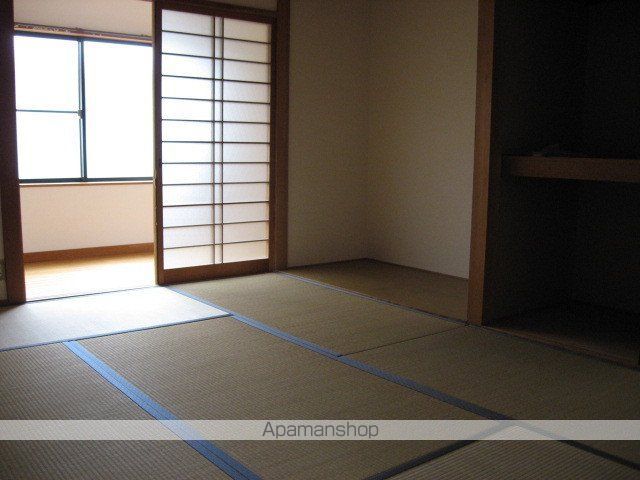 トリヴァンベール門前の内装写真